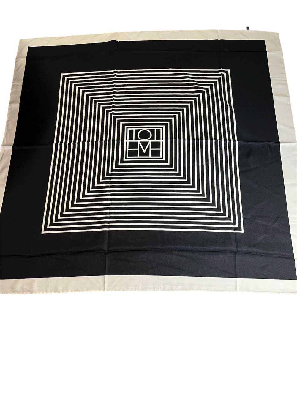 Monochrome Geometric Square Scarf
New
Poly
Black cream